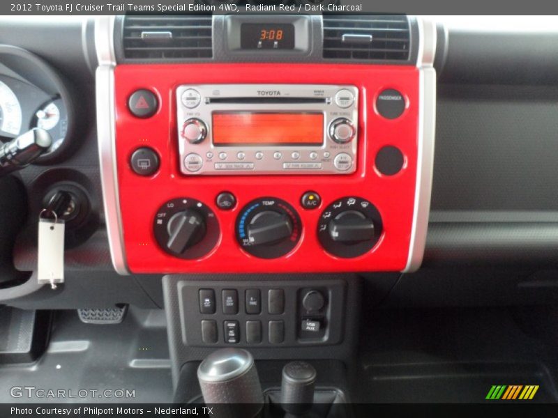 Controls of 2012 FJ Cruiser Trail Teams Special Edition 4WD