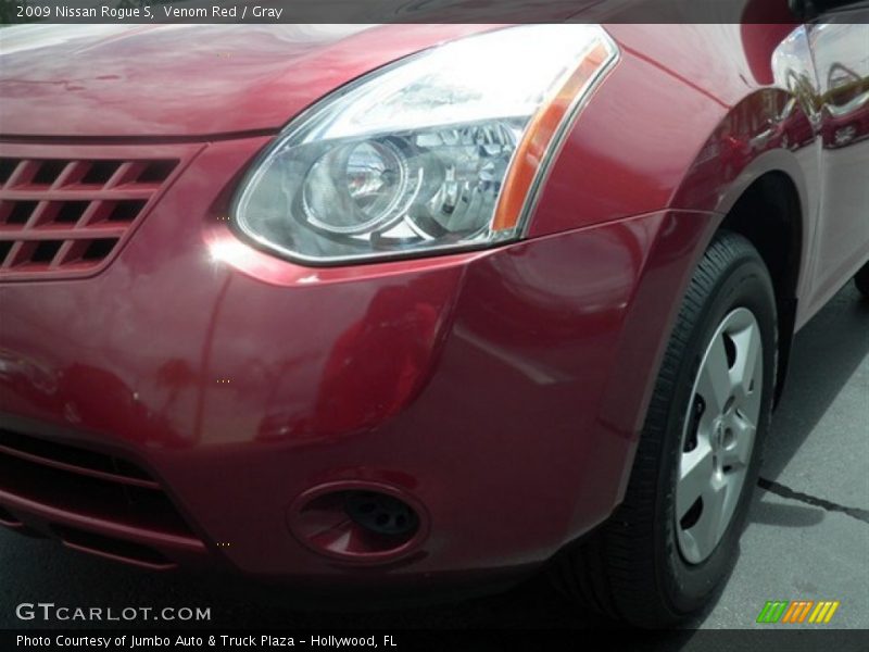 Venom Red / Gray 2009 Nissan Rogue S