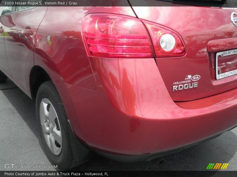 Venom Red / Gray 2009 Nissan Rogue S