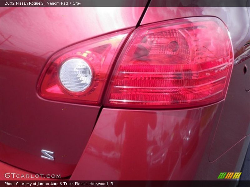 Venom Red / Gray 2009 Nissan Rogue S