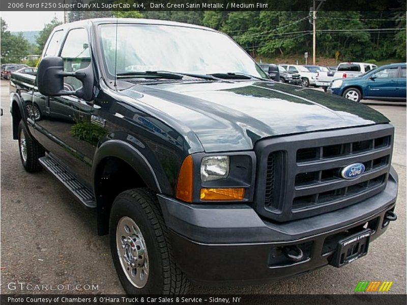 Front 3/4 View of 2006 F250 Super Duty XL SuperCab 4x4