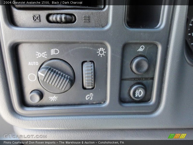 Black / Dark Charcoal 2004 Chevrolet Avalanche 1500