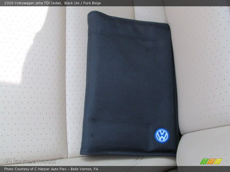 Black Uni / Pure Beige 2009 Volkswagen Jetta TDI Sedan