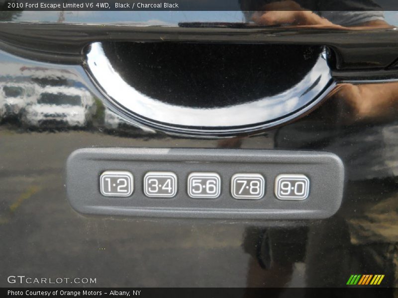 Black / Charcoal Black 2010 Ford Escape Limited V6 4WD