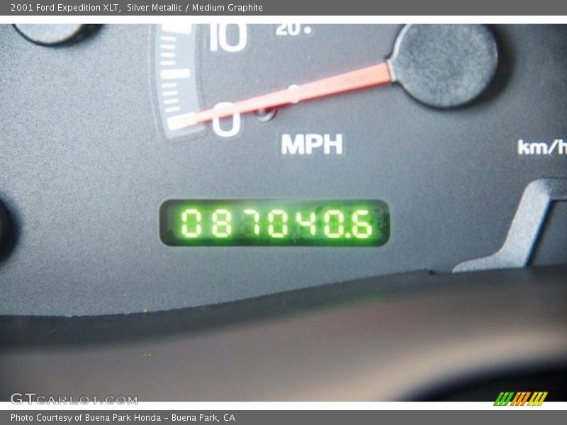 Silver Metallic / Medium Graphite 2001 Ford Expedition XLT