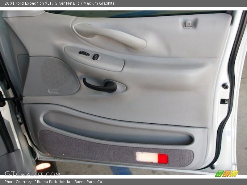 Silver Metallic / Medium Graphite 2001 Ford Expedition XLT