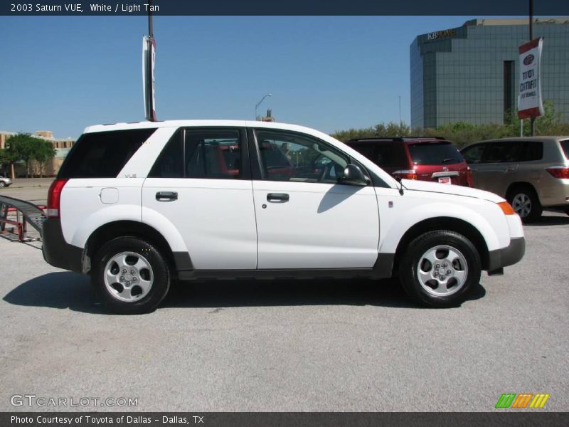 White / Light Tan 2003 Saturn VUE