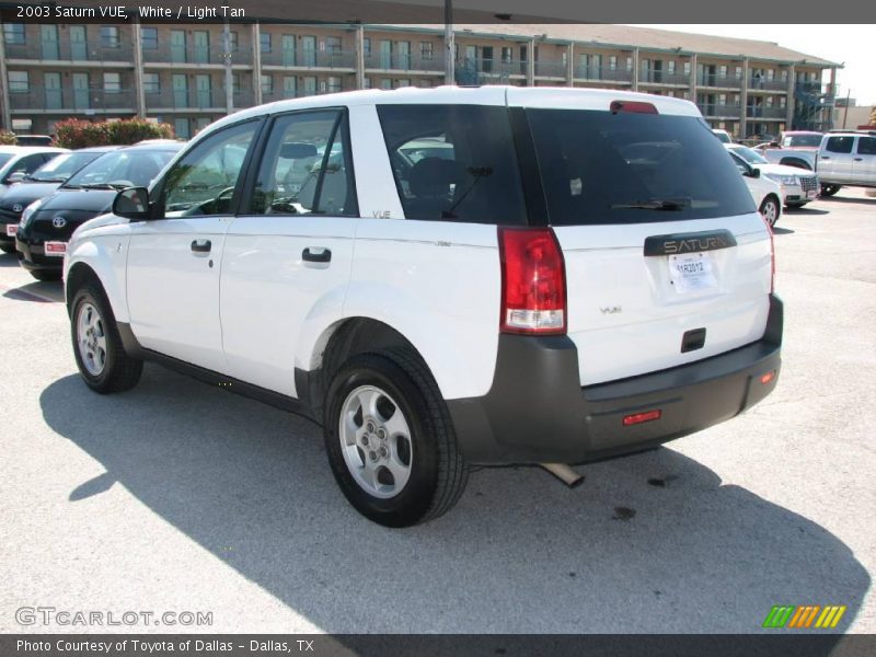 White / Light Tan 2003 Saturn VUE