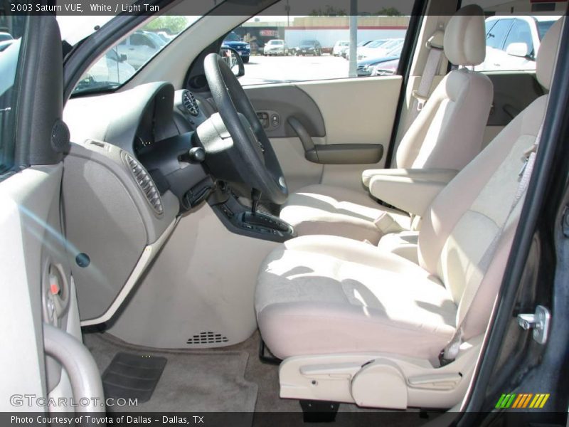 White / Light Tan 2003 Saturn VUE
