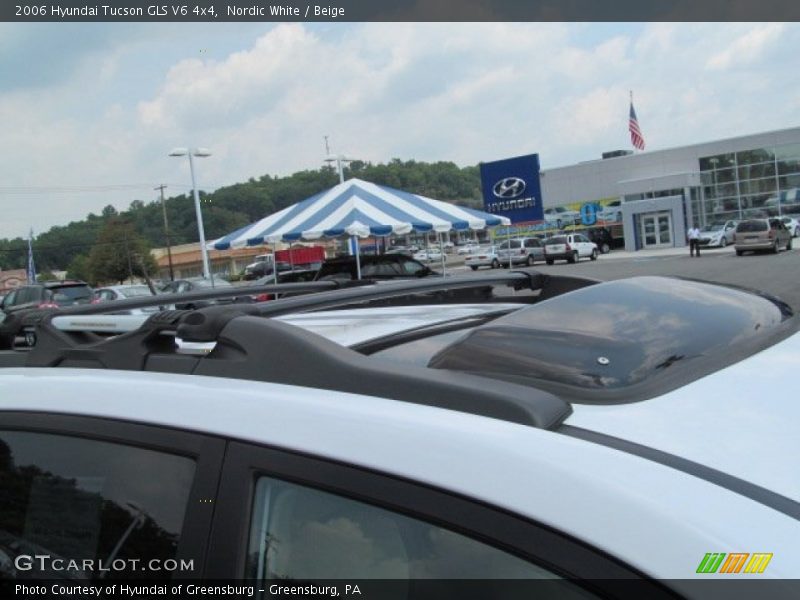 Nordic White / Beige 2006 Hyundai Tucson GLS V6 4x4