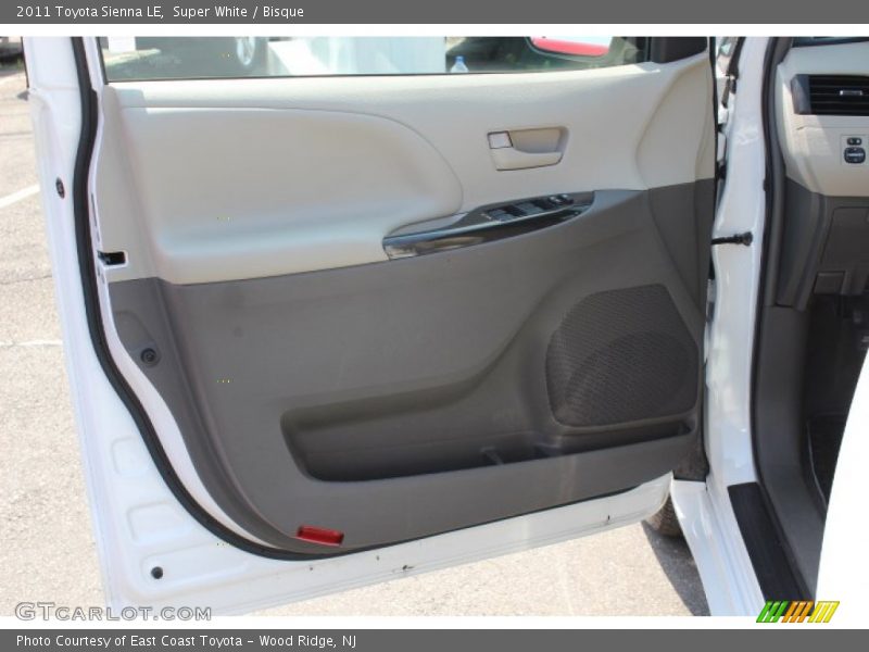 Super White / Bisque 2011 Toyota Sienna LE