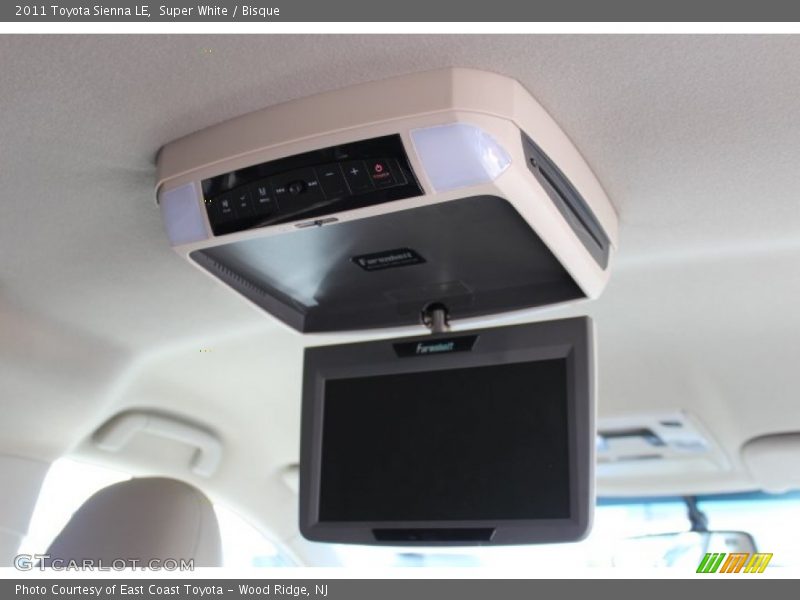 Super White / Bisque 2011 Toyota Sienna LE