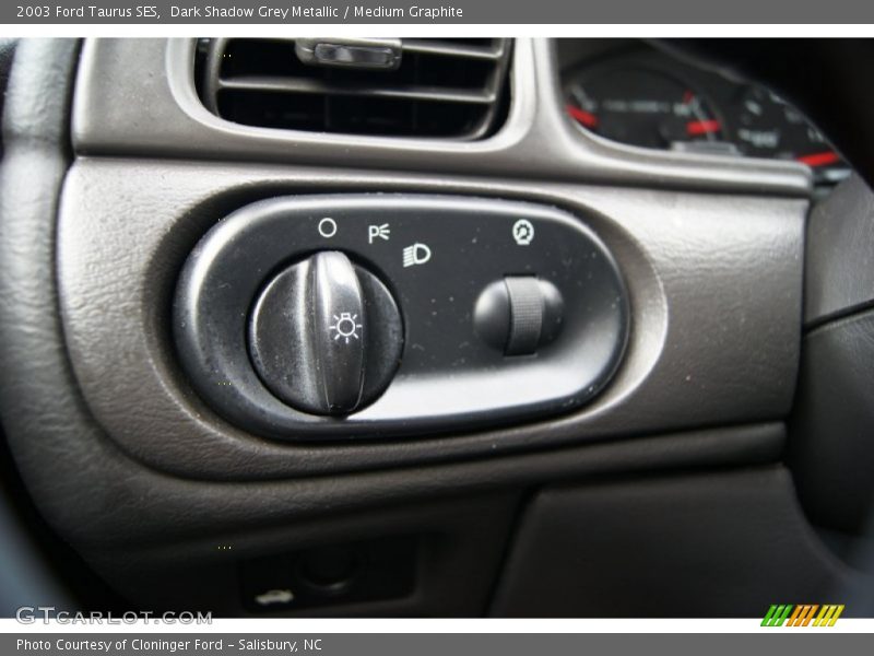 Dark Shadow Grey Metallic / Medium Graphite 2003 Ford Taurus SES