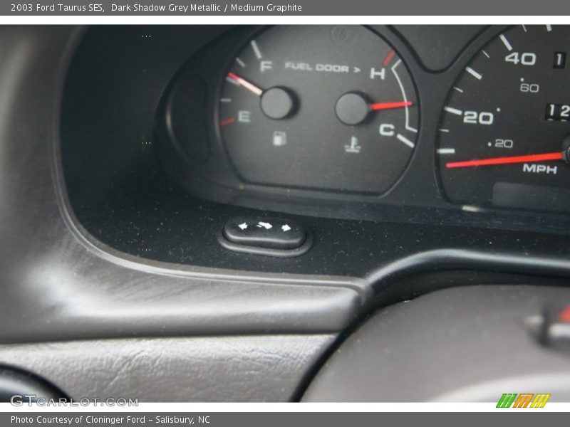 Dark Shadow Grey Metallic / Medium Graphite 2003 Ford Taurus SES