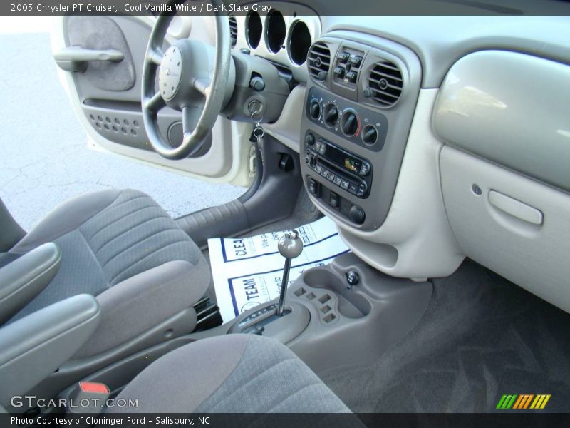 Cool Vanilla White / Dark Slate Gray 2005 Chrysler PT Cruiser