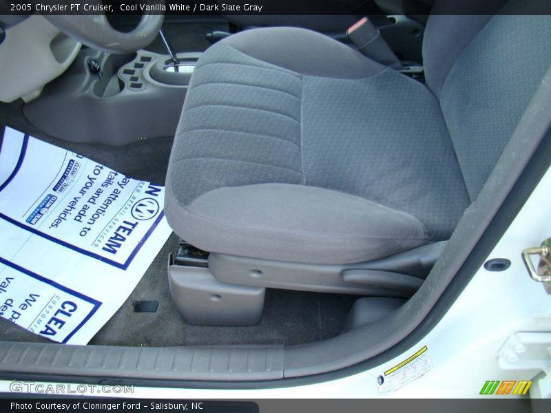Cool Vanilla White / Dark Slate Gray 2005 Chrysler PT Cruiser
