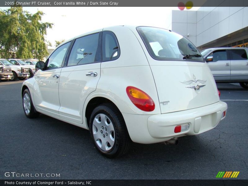 Cool Vanilla White / Dark Slate Gray 2005 Chrysler PT Cruiser