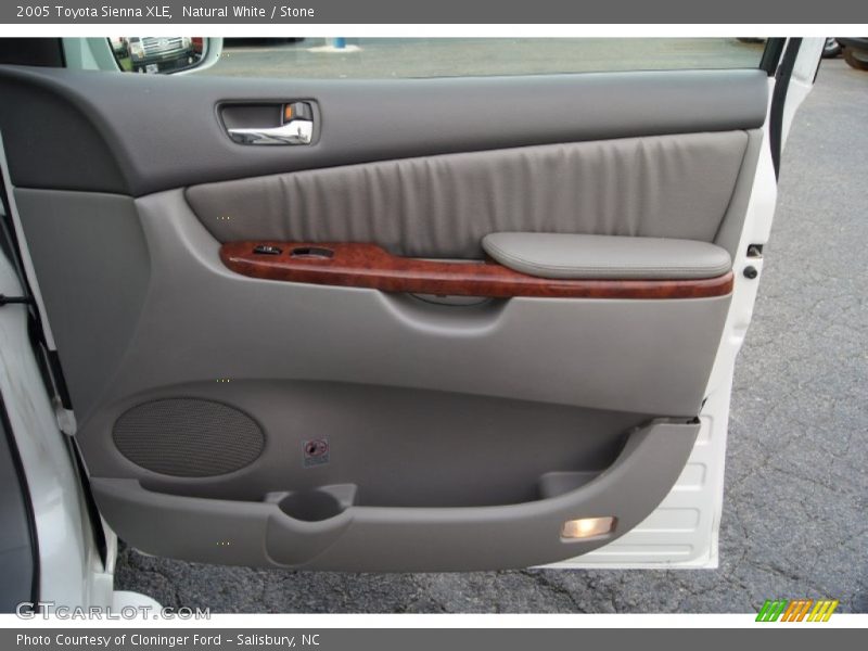 Natural White / Stone 2005 Toyota Sienna XLE