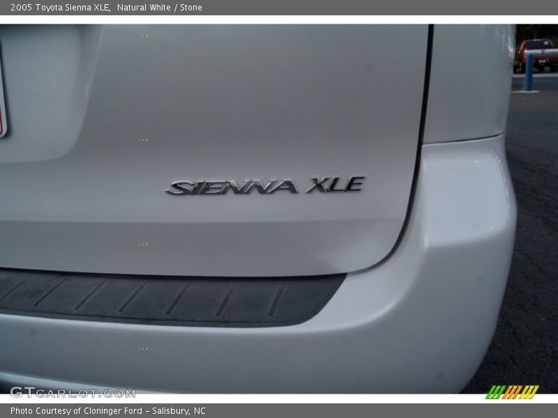 Natural White / Stone 2005 Toyota Sienna XLE