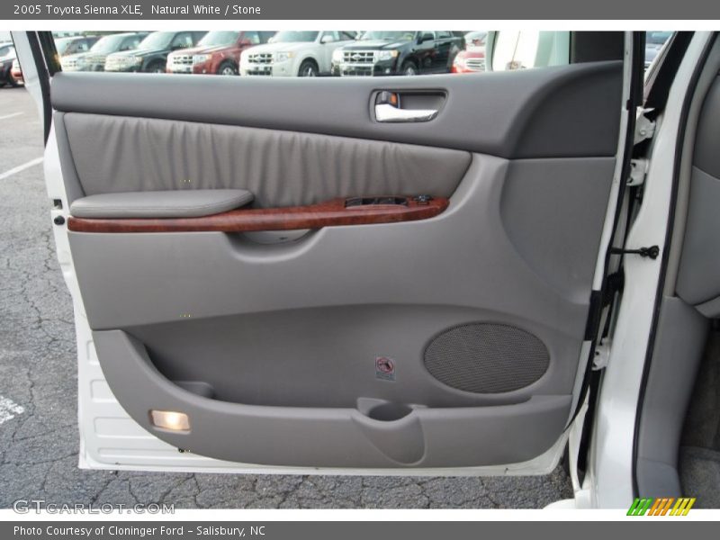Natural White / Stone 2005 Toyota Sienna XLE