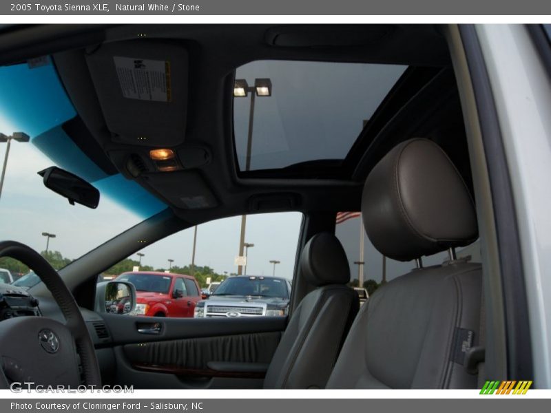Natural White / Stone 2005 Toyota Sienna XLE