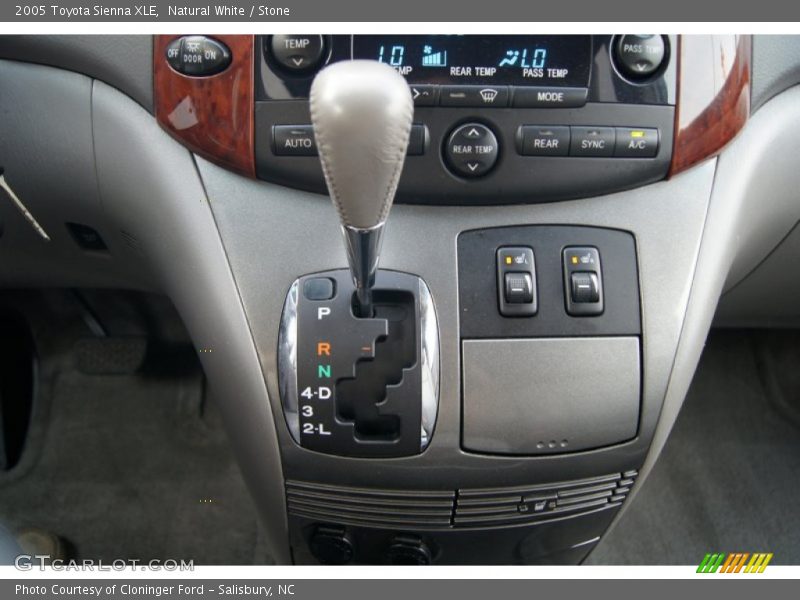 Natural White / Stone 2005 Toyota Sienna XLE