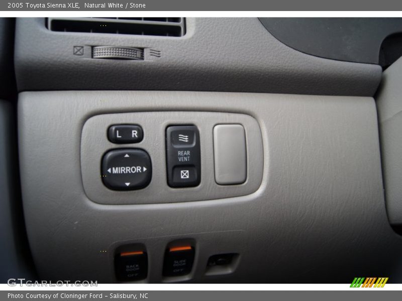 Natural White / Stone 2005 Toyota Sienna XLE