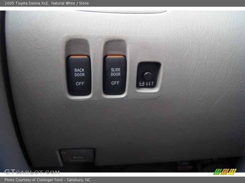 Natural White / Stone 2005 Toyota Sienna XLE