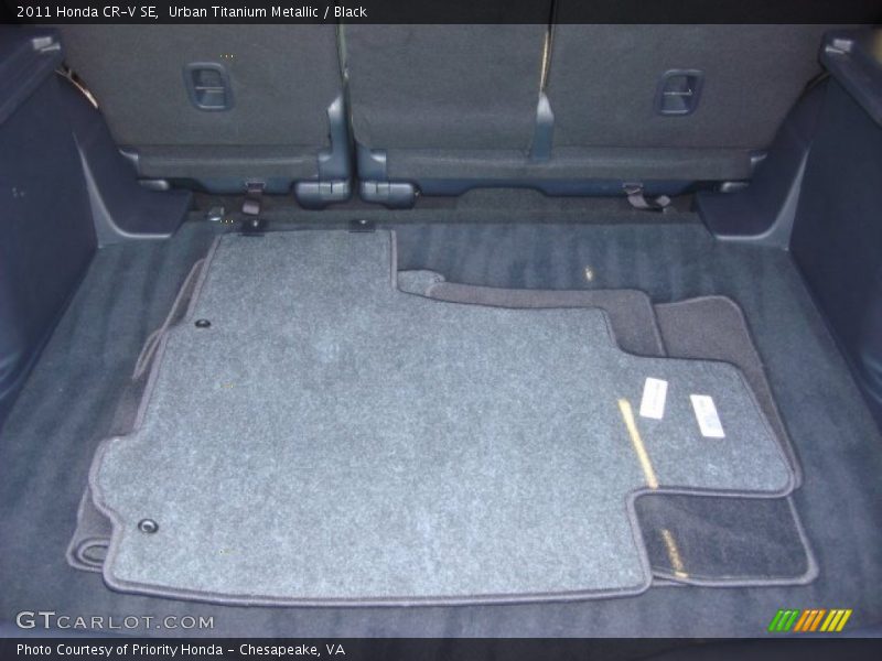 Urban Titanium Metallic / Black 2011 Honda CR-V SE