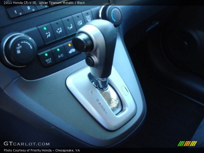Urban Titanium Metallic / Black 2011 Honda CR-V SE