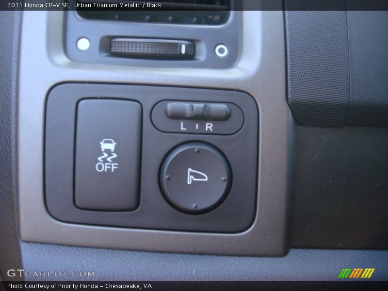 Urban Titanium Metallic / Black 2011 Honda CR-V SE