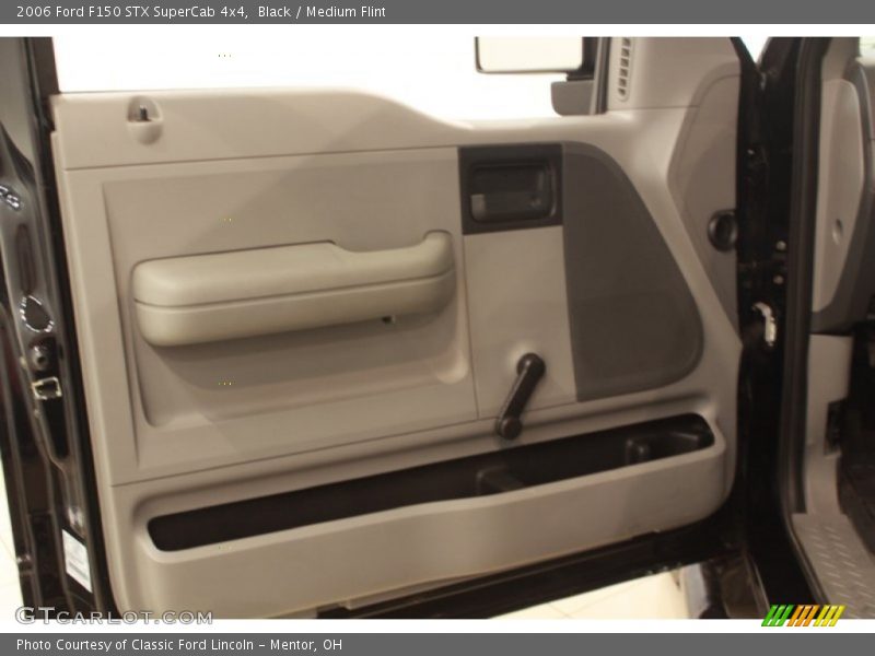 Black / Medium Flint 2006 Ford F150 STX SuperCab 4x4