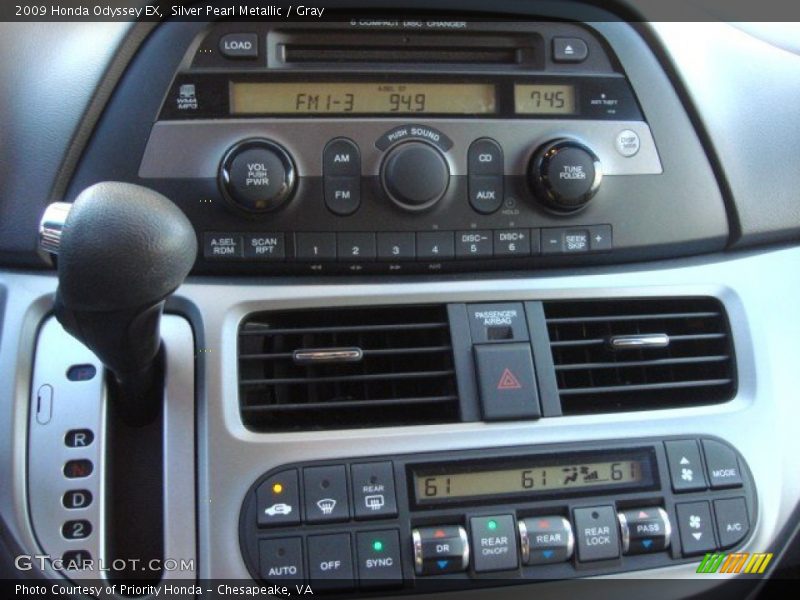 Silver Pearl Metallic / Gray 2009 Honda Odyssey EX