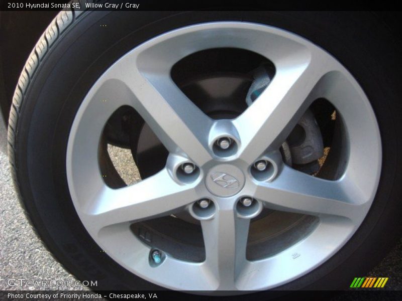 Willow Gray / Gray 2010 Hyundai Sonata SE