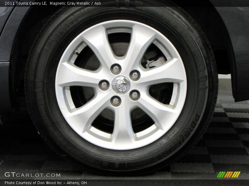 Magnetic Gray Metallic / Ash 2011 Toyota Camry LE