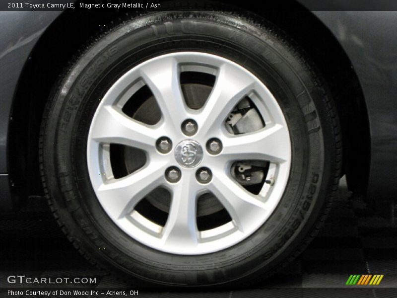 Magnetic Gray Metallic / Ash 2011 Toyota Camry LE