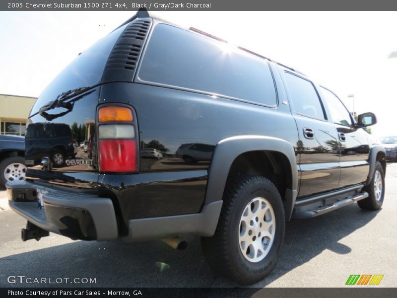 Black / Gray/Dark Charcoal 2005 Chevrolet Suburban 1500 Z71 4x4