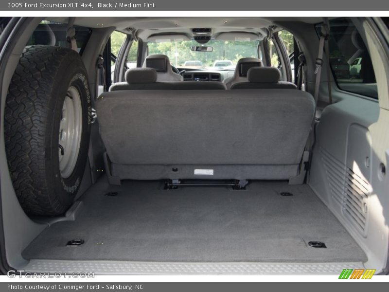  2005 Excursion XLT 4x4 Trunk