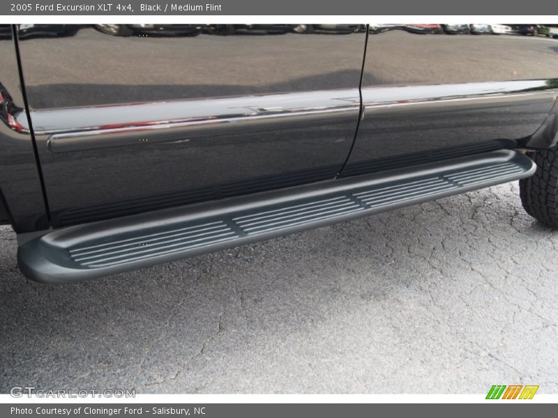 Black / Medium Flint 2005 Ford Excursion XLT 4x4
