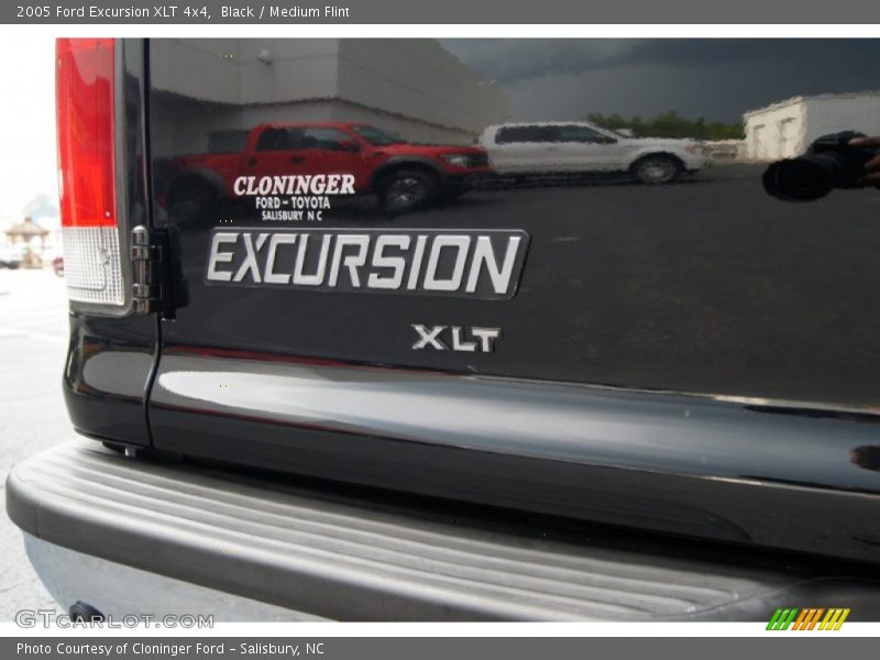 Black / Medium Flint 2005 Ford Excursion XLT 4x4