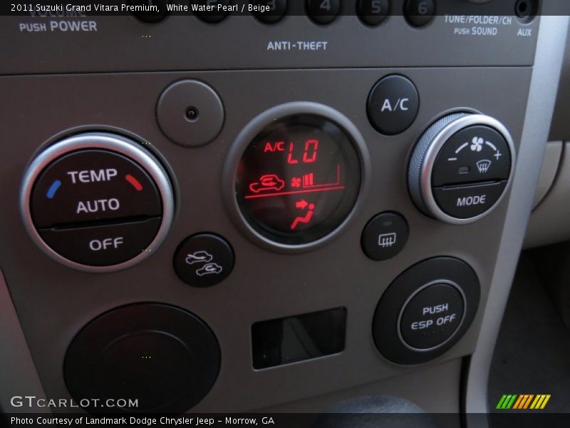 Controls of 2011 Grand Vitara Premium