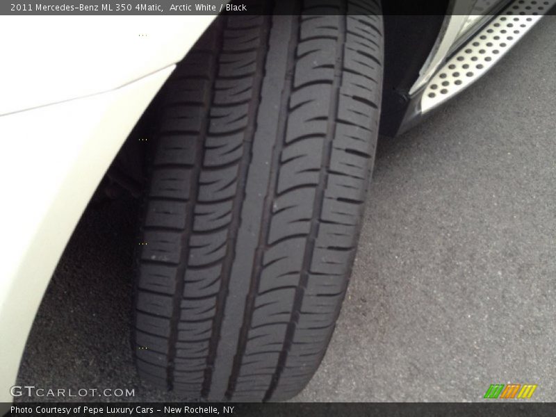 Arctic White / Black 2011 Mercedes-Benz ML 350 4Matic