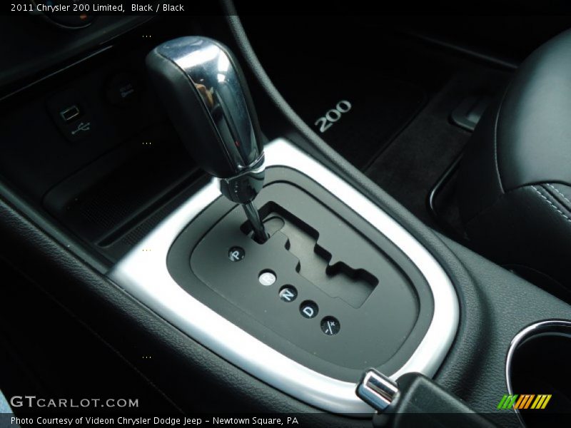 Black / Black 2011 Chrysler 200 Limited