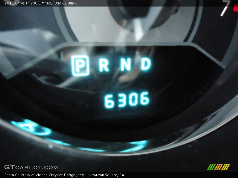 Black / Black 2011 Chrysler 200 Limited