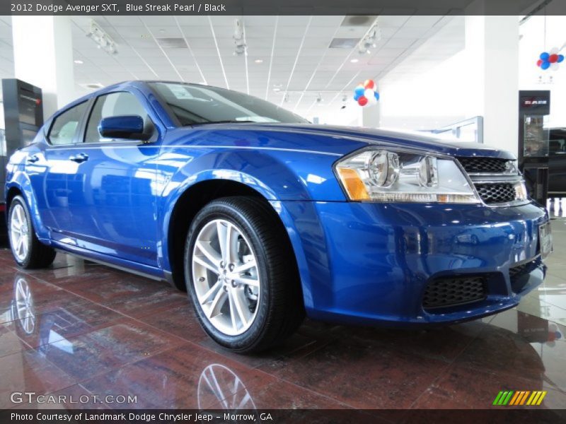 Front 3/4 View of 2012 Avenger SXT