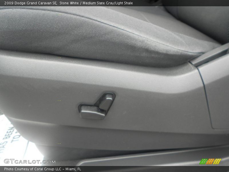 Stone White / Medium Slate Gray/Light Shale 2009 Dodge Grand Caravan SE