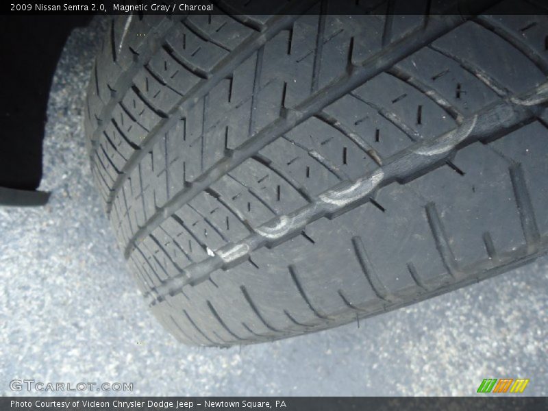 Magnetic Gray / Charcoal 2009 Nissan Sentra 2.0
