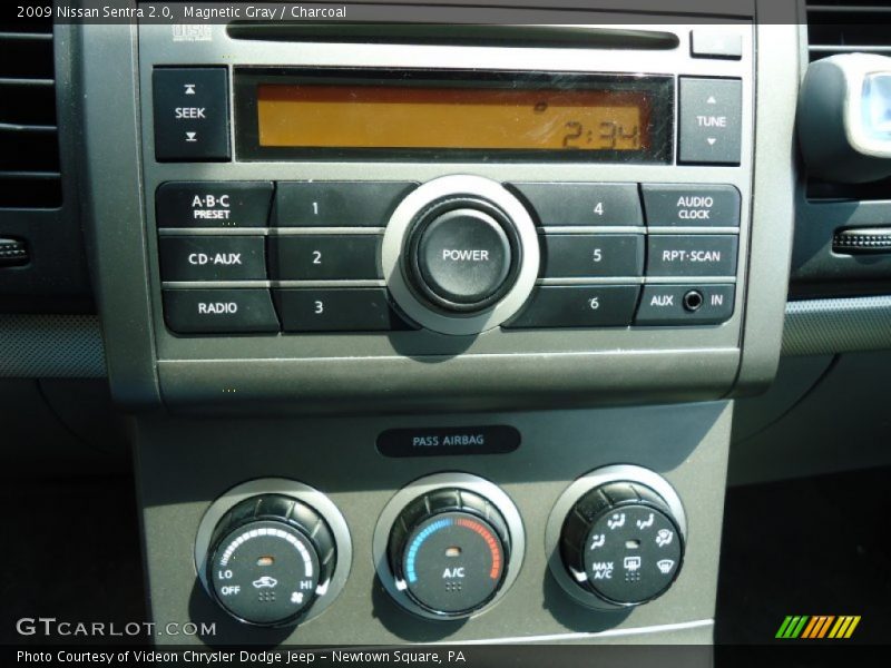 Magnetic Gray / Charcoal 2009 Nissan Sentra 2.0