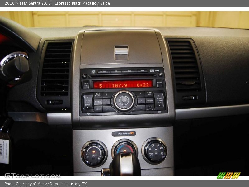 Espresso Black Metallic / Beige 2010 Nissan Sentra 2.0 S