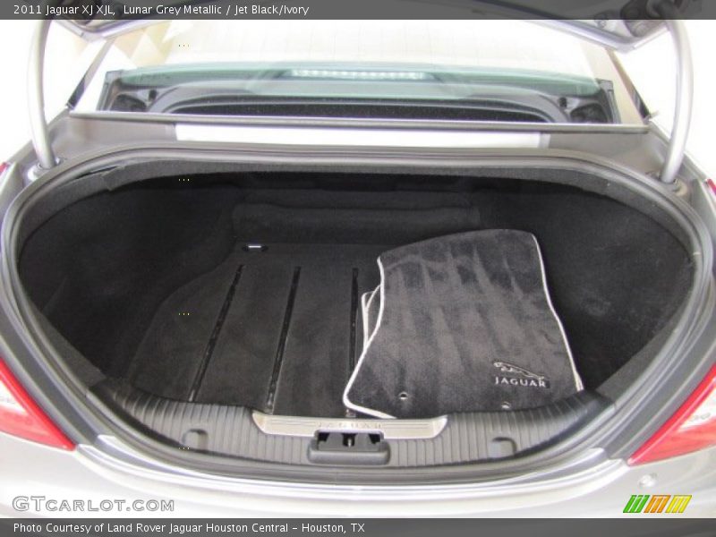  2011 XJ XJL Trunk